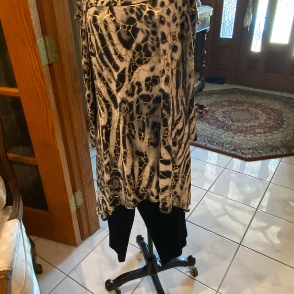 Black Animal print blouse with gold veins in and capris pants wide legs - Picture 2 of 8